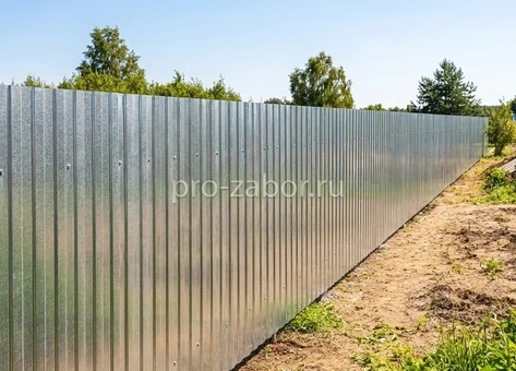 zabor-iz-oczinkovannogo-profnastila-standart-1.8-m